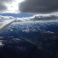 Flugwegposition um 15:21:51: Aufgenommen in der Nähe von Gemeinde Gries am Brenner, Österreich in 3512 Meter