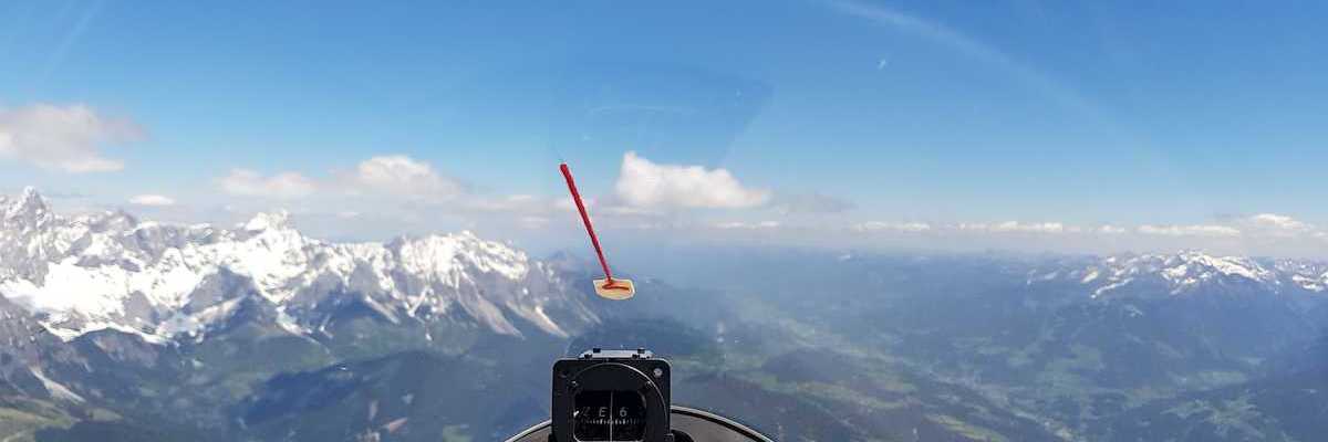 Flugwegposition um 11:27:33: Aufgenommen in der Nähe von Gemeinde Radstadt, Österreich in 2864 Meter