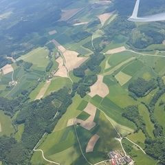 Flugwegposition um 10:09:22: Aufgenommen in der Nähe von Gemeinde Dunkelsteinerwald, Österreich in 1647 Meter