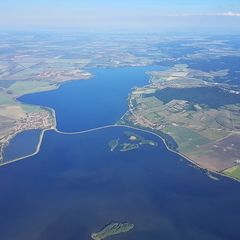 Verortung via Georeferenzierung der Kamera: Aufgenommen in der Nähe von Okres Brno-venkov, Tschechien in 2100 Meter