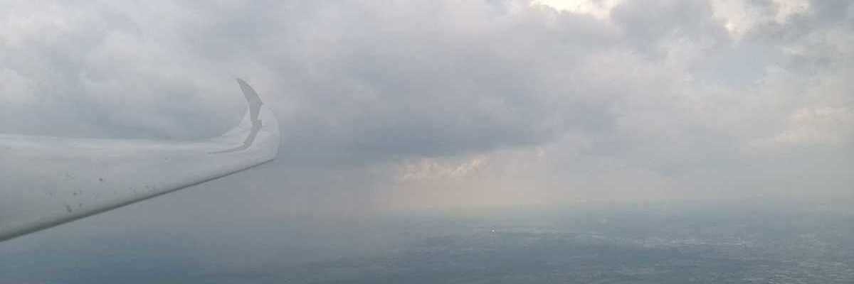 Flugwegposition um 13:01:37: Aufgenommen in der Nähe von Neu-Ulm, Deutschland in 1421 Meter