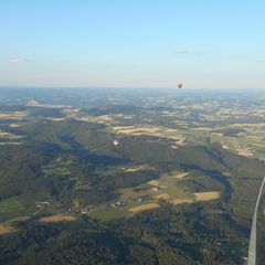 Flugwegposition um 17:30:35: Aufgenommen in der Nähe von Gemeinde Alberndorf in der Riedmark, Österreich in 1163 Meter