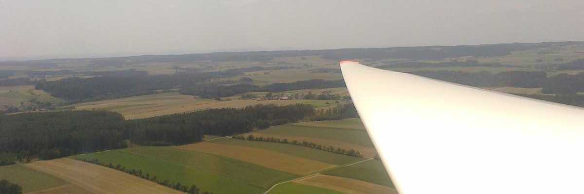 Flugwegposition um 11:38:08: Aufgenommen in der Nähe von Gemeinde Dobersberg, Österreich in 687 Meter