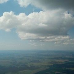 Verortung via Georeferenzierung der Kamera: Aufgenommen in der Nähe von Székesfehérvári, Ungarn in 1500 Meter