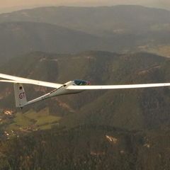 Flugwegposition um 14:48:10: Aufgenommen in der Nähe von Gemeinde Schrattenbach, 2733, Österreich in 1351 Meter