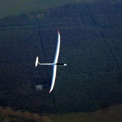 Flugwegposition um 15:21:30: Aufgenommen in der Nähe von Okres Nitra, Slowakei in 831 Meter