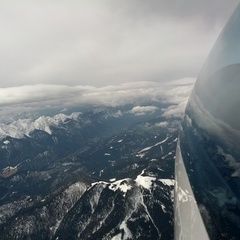 Flugwegposition um 10:42:36: Aufgenommen in der Nähe von Gemeinde Hohenthurn, Hohenthurn, Österreich in 3338 Meter
