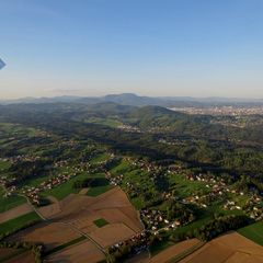 Flugwegposition um 16:59:00: Aufgenommen in der Nähe von Pirka, Österreich in 694 Meter