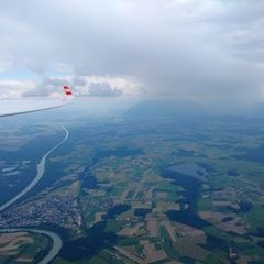 Flugwegposition um 12:07:36: Aufgenommen in der Nähe von Gemeinde St. Georgen bei Salzburg, Österreich in 2016 Meter