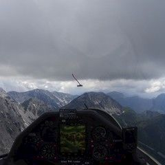 Flugwegposition um 12:46:24: Aufgenommen in der Nähe von Gemeinde Ferlach, Ferlach, Österreich in 2033 Meter