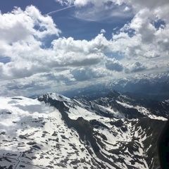 Flugwegposition um 13:05:33: Aufgenommen in der Nähe von Gemeinde Tux, Österreich in 3064 Meter