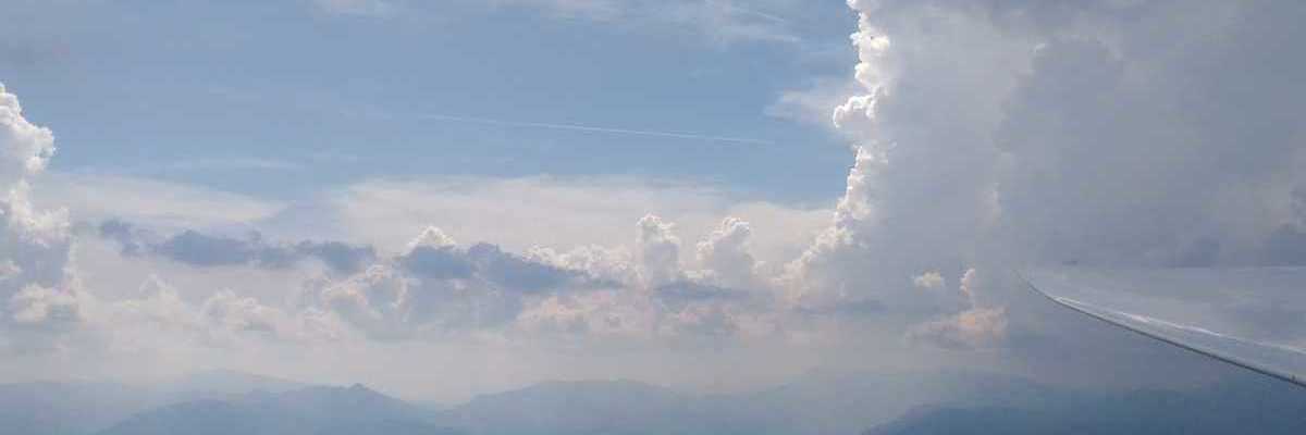 Flugwegposition um 13:37:32: Aufgenommen in der Nähe von Gemeinde Natschbach-Loipersbach, Österreich in 1709 Meter