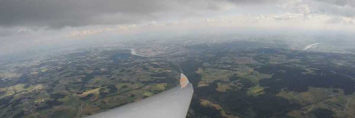 Flugwegposition um 14:39:15: Aufgenommen in der Nähe von Gemeinde Alberndorf in der Riedmark, Österreich in 1730 Meter