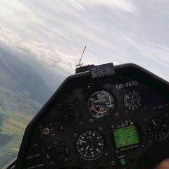 Flugwegposition um 13:33:04: Aufgenommen in der Nähe von Gemeinde Wöllersdorf-Steinabrückl, Österreich in 1384 Meter