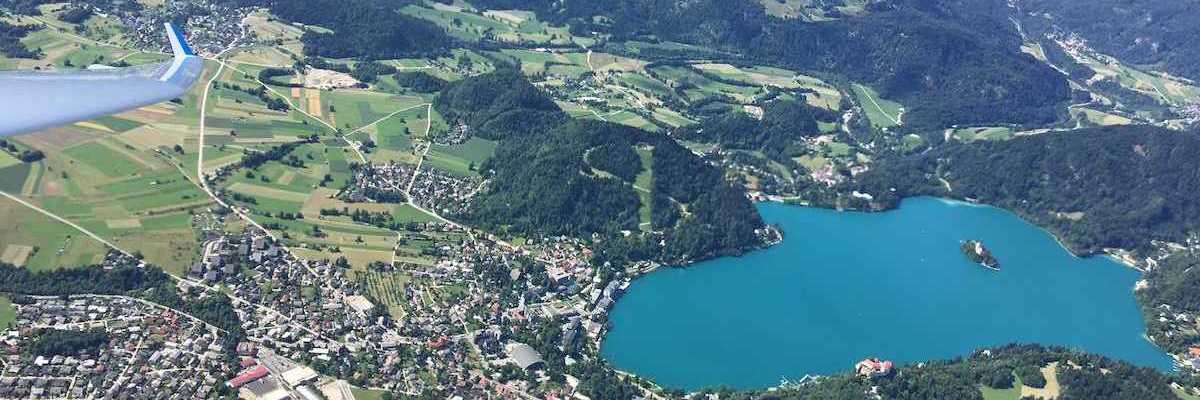 Flugwegposition um 08:10:33: Aufgenommen in der Nähe von Municipality of Bled, Slowenien in 1821 Meter