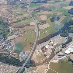 Flugwegposition um 09:29:43: Aufgenommen in der Nähe von Gemeinde Reichersberg, Österreich in 1356 Meter
