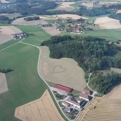 Flugwegposition um 15:44:09: Aufgenommen in der Nähe von Gemeinde Altenberg bei Linz, Österreich in 938 Meter