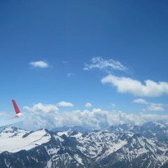 Flugwegposition um 11:27:04: Aufgenommen in der Nähe von Bezirk Leventina, Schweiz in 409 Meter