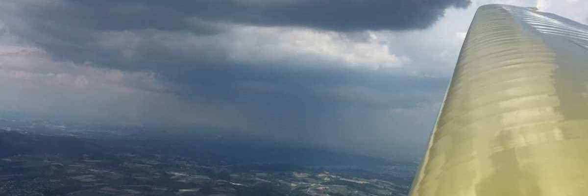 Flugwegposition um 12:45:04: Aufgenommen in der Nähe von Gemeinde Feldkirchen an der Donau, Österreich in 1552 Meter