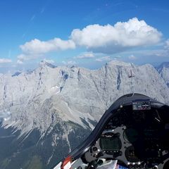 Flugwegposition um 15:12:49: Aufgenommen in der Nähe von Gemeinde Ehrwald, Ehrwald, Österreich in 2677 Meter