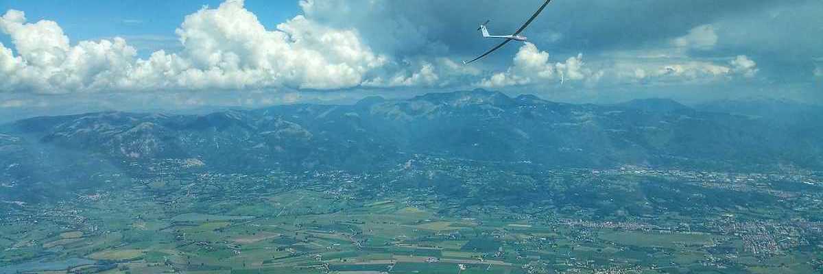 Flugwegposition um 12:00:10: Aufgenommen in der Nähe von 02043 Contigliano, Rieti, Italien in 1747 Meter