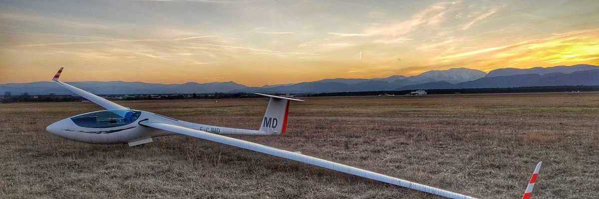 Flugwegposition um 17:05:04: Aufgenommen in der Nähe von Wiener Neustadt, Österreich in 357 Meter