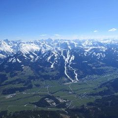 Flugwegposition um 13:43:24: Aufgenommen in der Nähe von Gemeinde Gröbming, 8962, Österreich in 2553 Meter