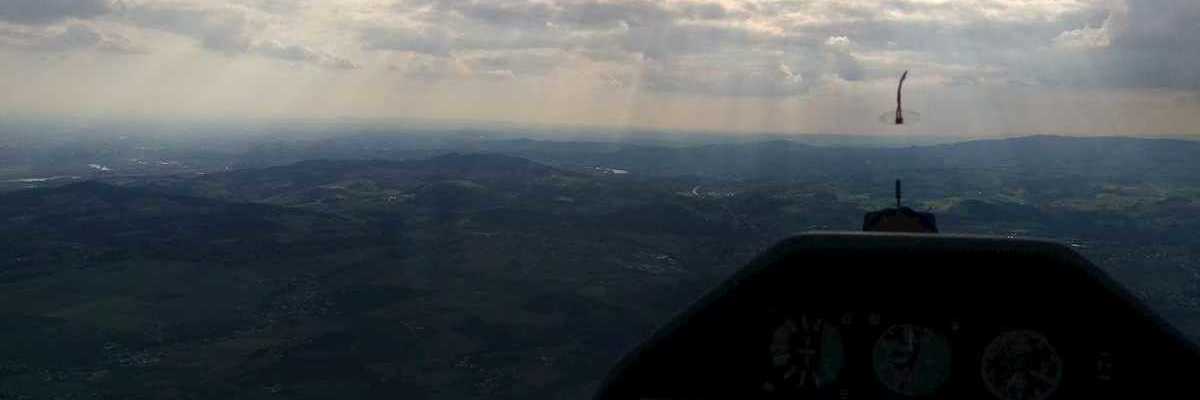 Flugwegposition um 15:46:08: Aufgenommen in der Nähe von Gemeinde Wartberg ob der Aist, Wartberg ob der Aist, Österreich in 1111 Meter