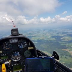 Flugwegposition um 12:19:26: Aufgenommen in der Nähe von Gemeinde Weißenkirchen im Attergau, Österreich in 1592 Meter