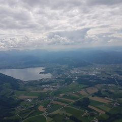 Flugwegposition um 13:42:04: Aufgenommen in der Nähe von Gemeinde Gschwandt bei Gmunden, Österreich in 1596 Meter