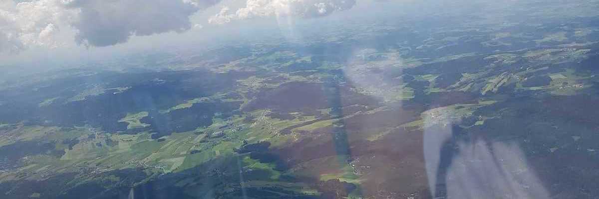 Flugwegposition um 10:09:55: Aufgenommen in der Nähe von Okres Český Krumlov, Tschechien in 2294 Meter