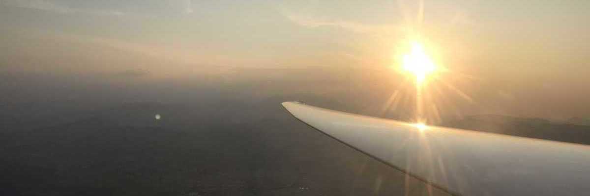 Flugwegposition um 17:01:46: Aufgenommen in der Nähe von Gemeinde St. Egyden am Steinfeld, Österreich in 1174 Meter