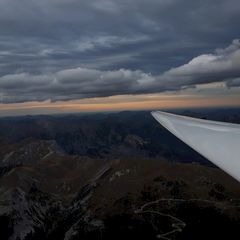 Flugwegposition um 15:54:04: Aufgenommen in der Nähe von Gemeinde Stans, Österreich in 2520 Meter