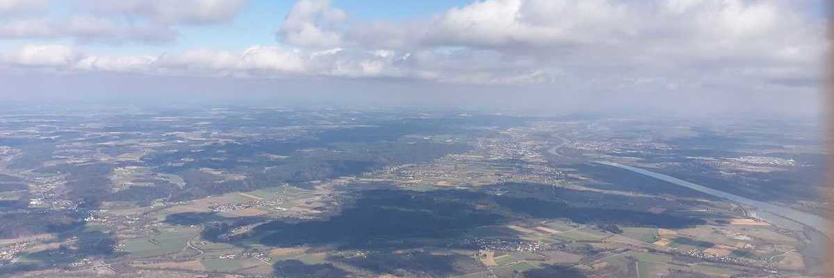 Flugwegposition um 11:55:12: Aufgenommen in der Nähe von Altötting, Deutschland in 1476 Meter