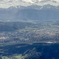 Flugwegposition um 12:25:52: Aufgenommen in der Nähe von Gemeinde St. Veit an der Glan, St. Veit an der Glan, Österreich in 2136 Meter