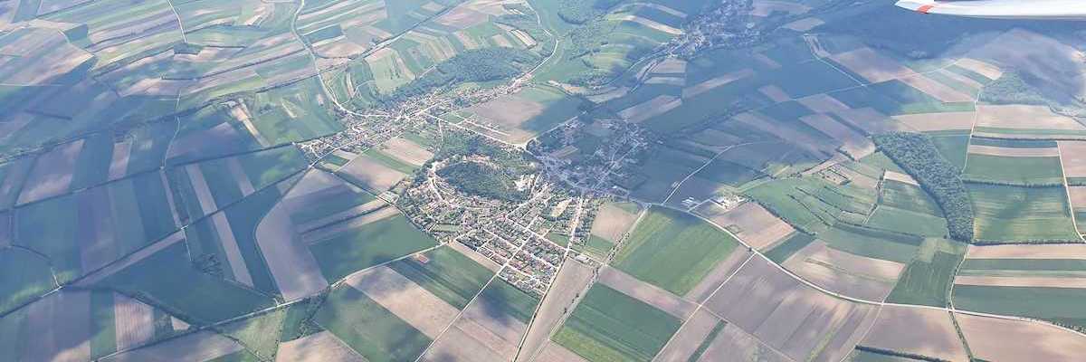 Flugwegposition um 09:57:29: Aufgenommen in der Nähe von Gemeinde Staatz, Österreich in 1775 Meter