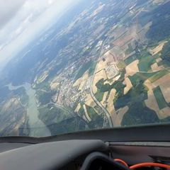 Flugwegposition um 09:41:43: Aufgenommen in der Nähe von Gemeinde Zelking-Matzleinsdorf, Österreich in 1695 Meter