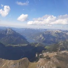 Flugwegposition um 15:45:50: Aufgenommen in der Nähe von Gemeinde Vomp, Österreich in 2335 Meter