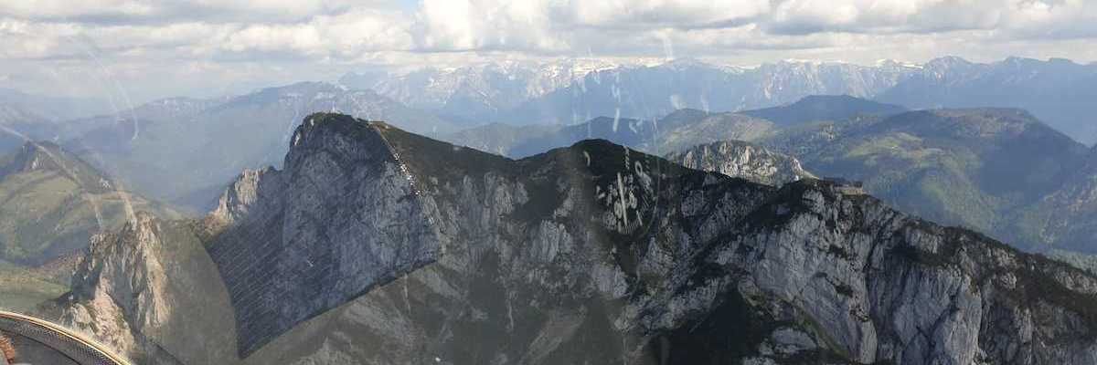 Flugwegposition um 14:15:38: Aufgenommen in der Nähe von Stadtgemeinde Gmunden, 4810 Gmunden, Österreich in 1618 Meter