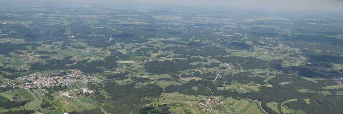 Flugwegposition um 13:20:43: Aufgenommen in der Nähe von Gemeinde Groß Gerungs, Österreich in 1971 Meter