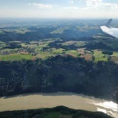 Flugwegposition um 15:56:34: Aufgenommen in der Nähe von Gemeinde Kirchberg ob der Donau, Österreich in 1075 Meter