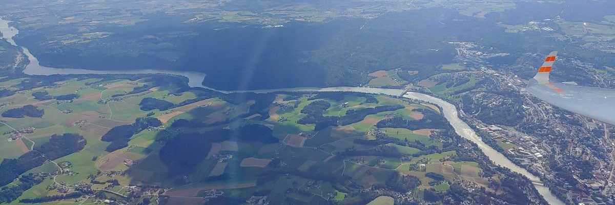 Flugwegposition um 14:27:18: Aufgenommen in der Nähe von Niederbayern, Deutschland in 1893 Meter