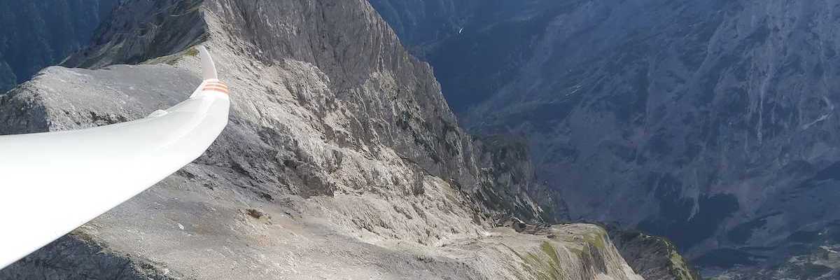 Flugwegposition um 14:17:42: Aufgenommen in der Nähe von Gemeinde Vomp, Österreich in 2491 Meter
