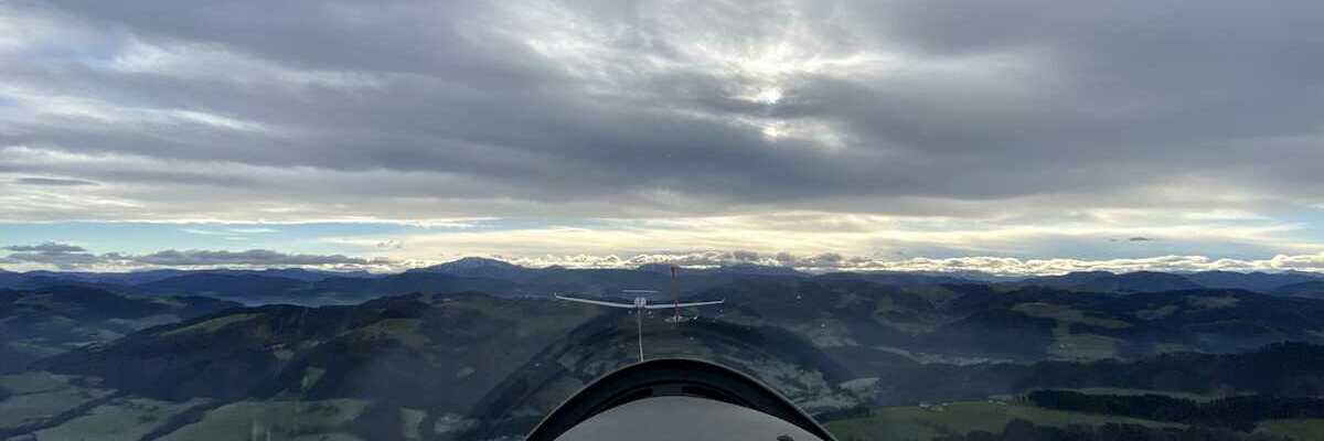 Flugwegposition um 10:14:18: Aufgenommen in der Nähe von Wang, Österreich in 883 Meter