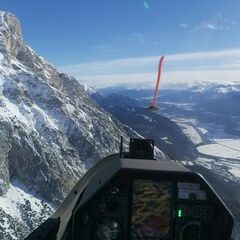 Flugwegposition um 11:33:08: Aufgenommen in der Nähe von Gemeinde Telfs, Telfs, Österreich in 2405 Meter