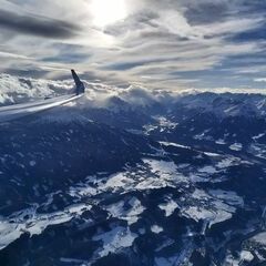 Flugwegposition um 12:55:59: Aufgenommen in der Nähe von Hall in Tirol, Österreich in 3076 Meter