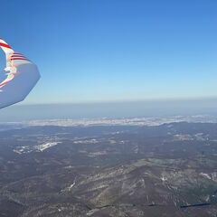 Flugwegposition um 15:22:10: Aufgenommen in der Nähe von Gemeinde Klausen-Leopoldsdorf, Österreich in 1333 Meter