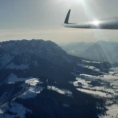 Flugwegposition um 15:44:21: Aufgenommen in der Nähe von Gemeinde Kössen, Österreich in 1628 Meter