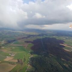 Flugwegposition um 15:52:25: Aufgenommen in der Nähe von Gemeinde Altheim, Österreich in 1037 Meter