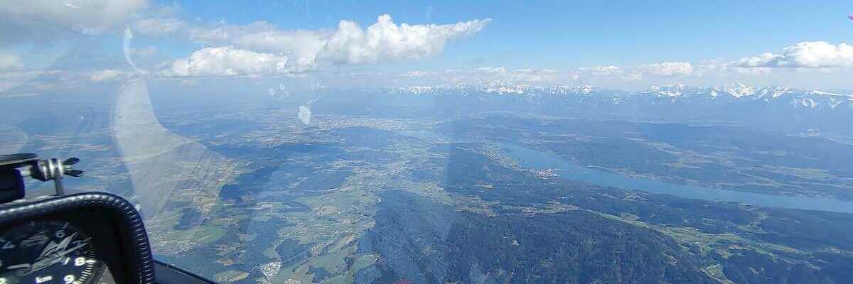 Flugwegposition um 14:09:55: Aufgenommen in der Nähe von Feldkirchen in Kärnten, Österreich in 2618 Meter